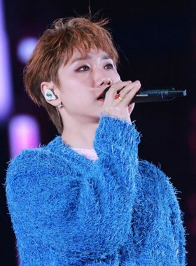 春夏新款粉色爱心锆石戒指