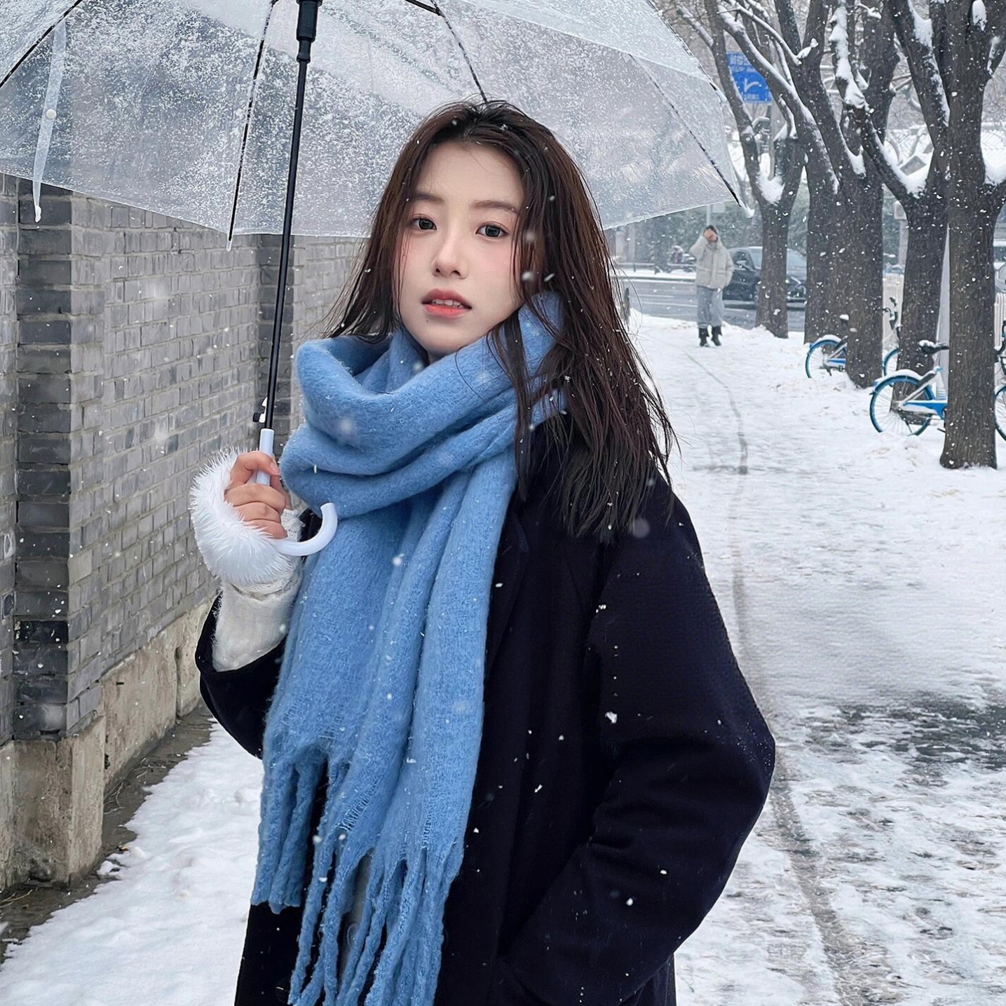 雾霾蓝仿羊绒围巾女2025新款冬季韩版加厚浅蓝色围脖百搭两用披肩