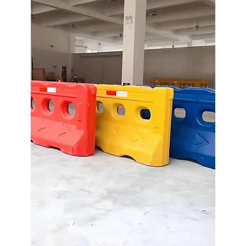 广东三孔水马围挡吹塑滚塑隔离围栏塑料路障工地临时围挡注水注沙