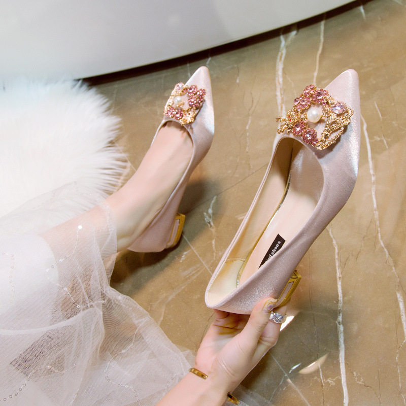 伴娘礼服平底鞋龙凤扣婚鞋女春季结婚婚纱孕妇绸缎宴会礼服伴娘鞋,女鞋,婚鞋,淘宝优惠券,粉丝福利购,淘宝优惠卷