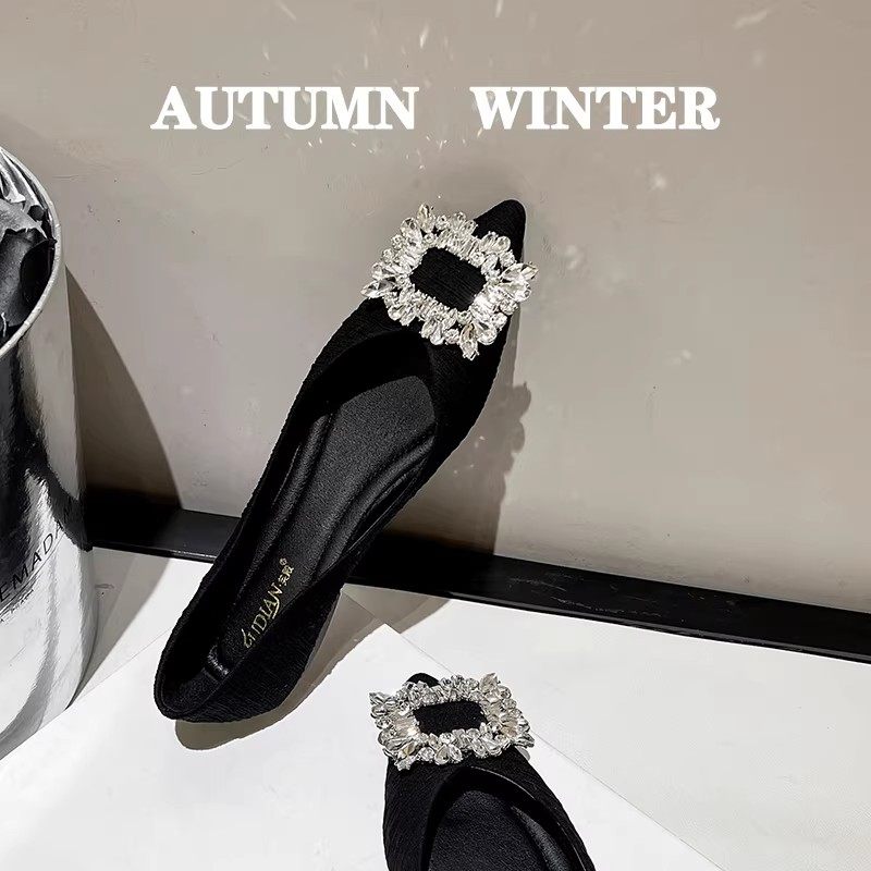 法式尖头单鞋女2026年新款秋冬浅口鞋子水钻黑色女士气质平底瓢鞋
