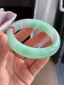 锜一家天然翡翠A货手镯正圈完美飘阳绿种老水足尺寸53.6 13.7 8.3