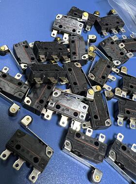 供原装欧姆龙D2SW-P01L2H 防水微动开关0.1A金触点带滚轮杆限位