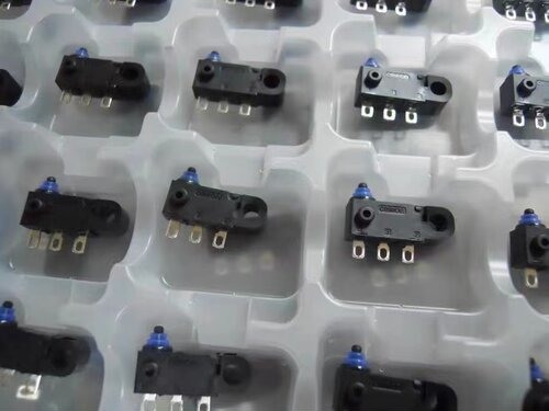 供应原装进口欧姆龙 D2HW-C201H  防水超小型微动开关 门锁开关