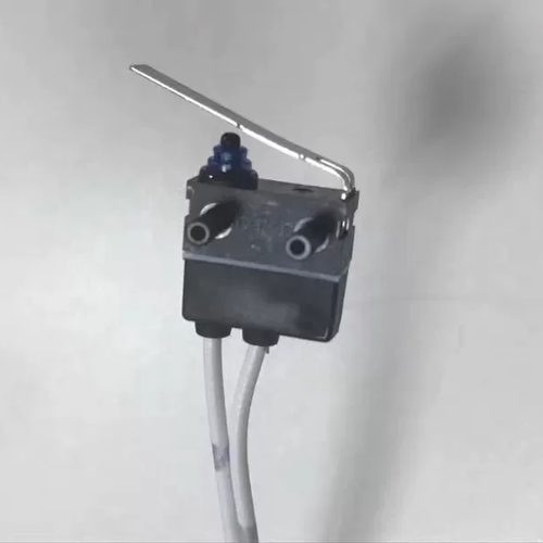 供原装欧姆龙D2HW-C253M密封防水微动开关 斯巴鲁车载门锁开关