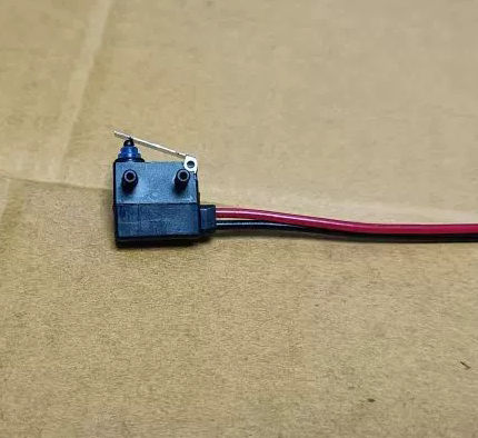 供原装欧姆龙D2HW-BL212MR车载门锁微动开关小型防水开关常闭型