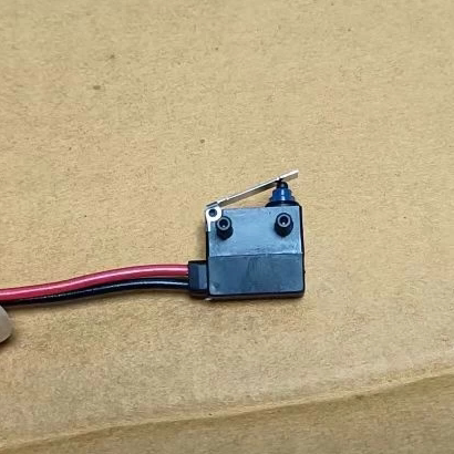 供原装欧姆龙D2HW-BR212MR车载门锁微动开关小型防水开关常闭型