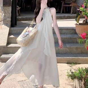 新员波西米亚白色挂脖吊带连衣裙女夏绝美新疆旅游海边度假棉麻长