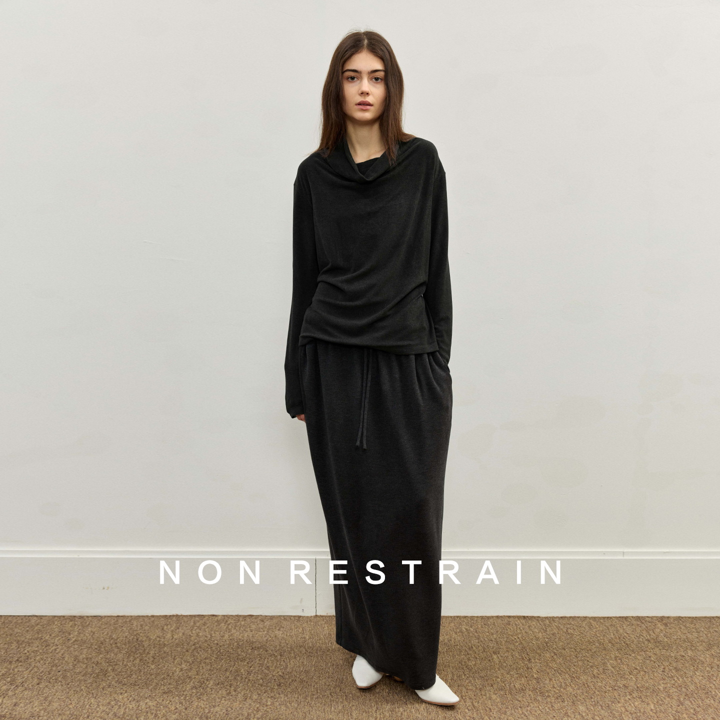 NONRESTRAIN绑带上衣半身裙套装