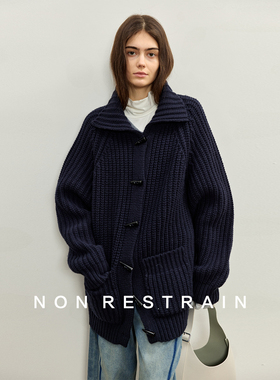 NON RESTRAIN复古牛角扣翻领针织开衫女慵懒宽松高领粗针毛衣外套