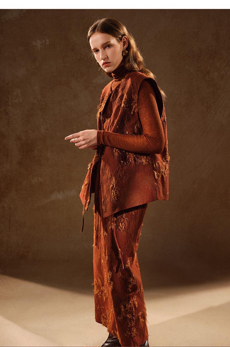 章海燕设计师款 气质浮雕金色花瓣拉毛羊毛混纺马甲套裙M085