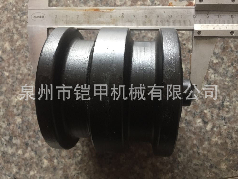 迷你挖主机配套 底盘支重轮厂家直销 track roller挖机配件不包邮