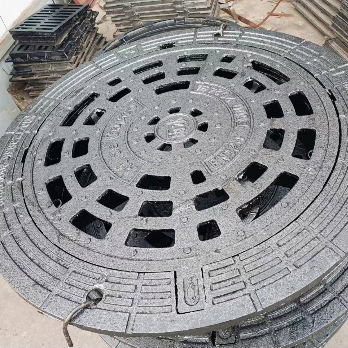 球磨井盖厂家重型宽边市政主路双层防盗d400五防沉降铸铁圆井盖