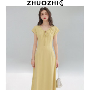 【卓芝】法式休闲风黄色收腰系带圆领连衣裙2025夏季新款气质长裙