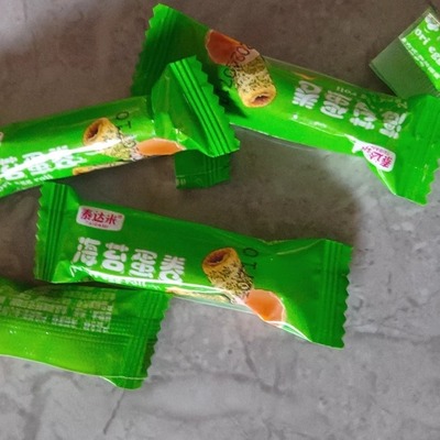 海苔肉松蛋卷咸味夹心饼干宿舍解馋休闲零食独立包装整箱便宜