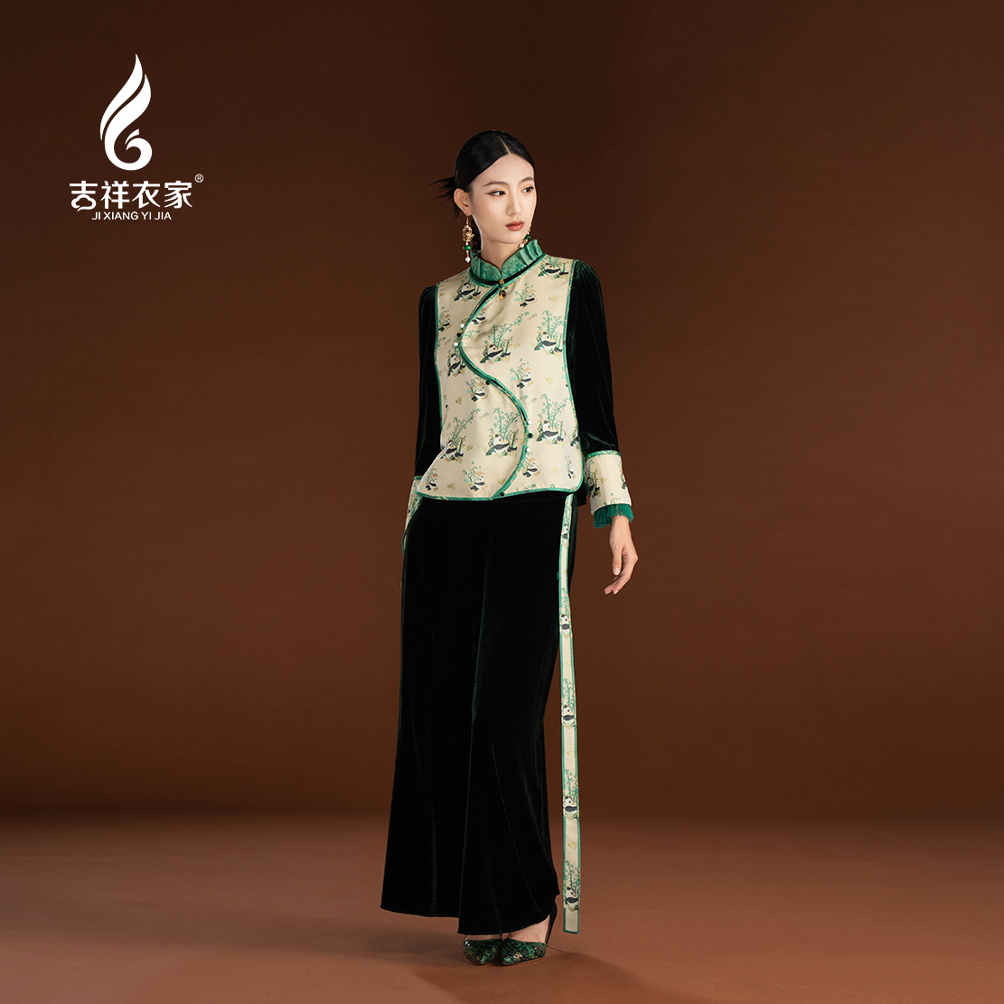 吉祥衣家高端复古太极轻甲马甲