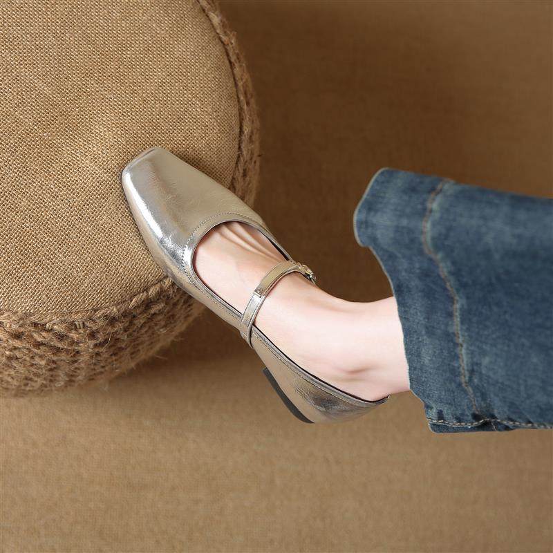 法式银色单鞋女夏2025新款配裙子绝美不累脚低跟平底玛丽珍小皮鞋