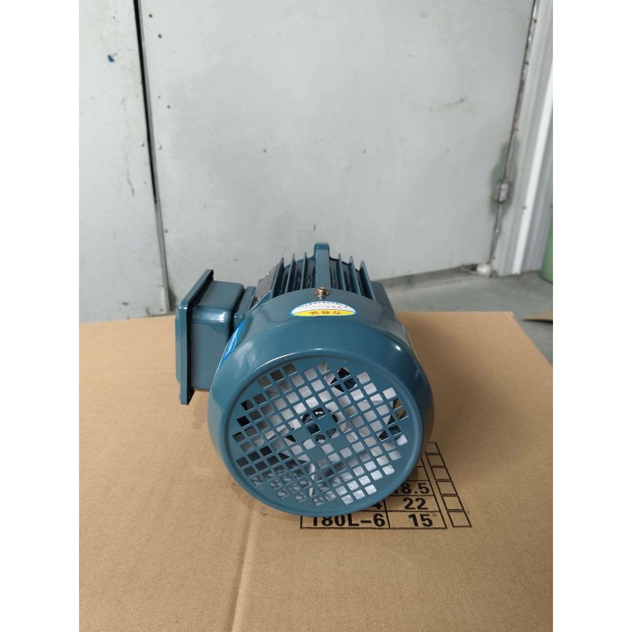 厂家直销YE31.5W三相异步电机2极交流电机马达减速机工业全铜