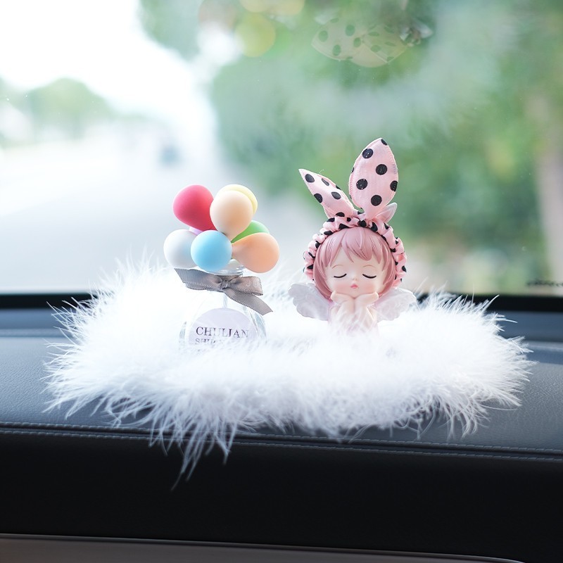 高档车载香熏香水摆件汽车内中控台上装饰品可爱创意女士2025新款