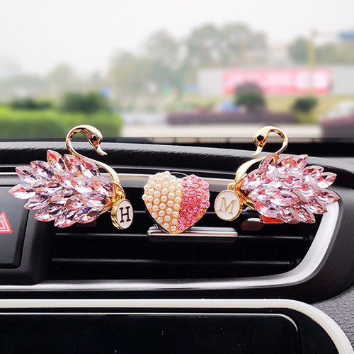 水晶天鹅汽车内空调出风口上装饰品车载香薰水摆件创意高级感女士