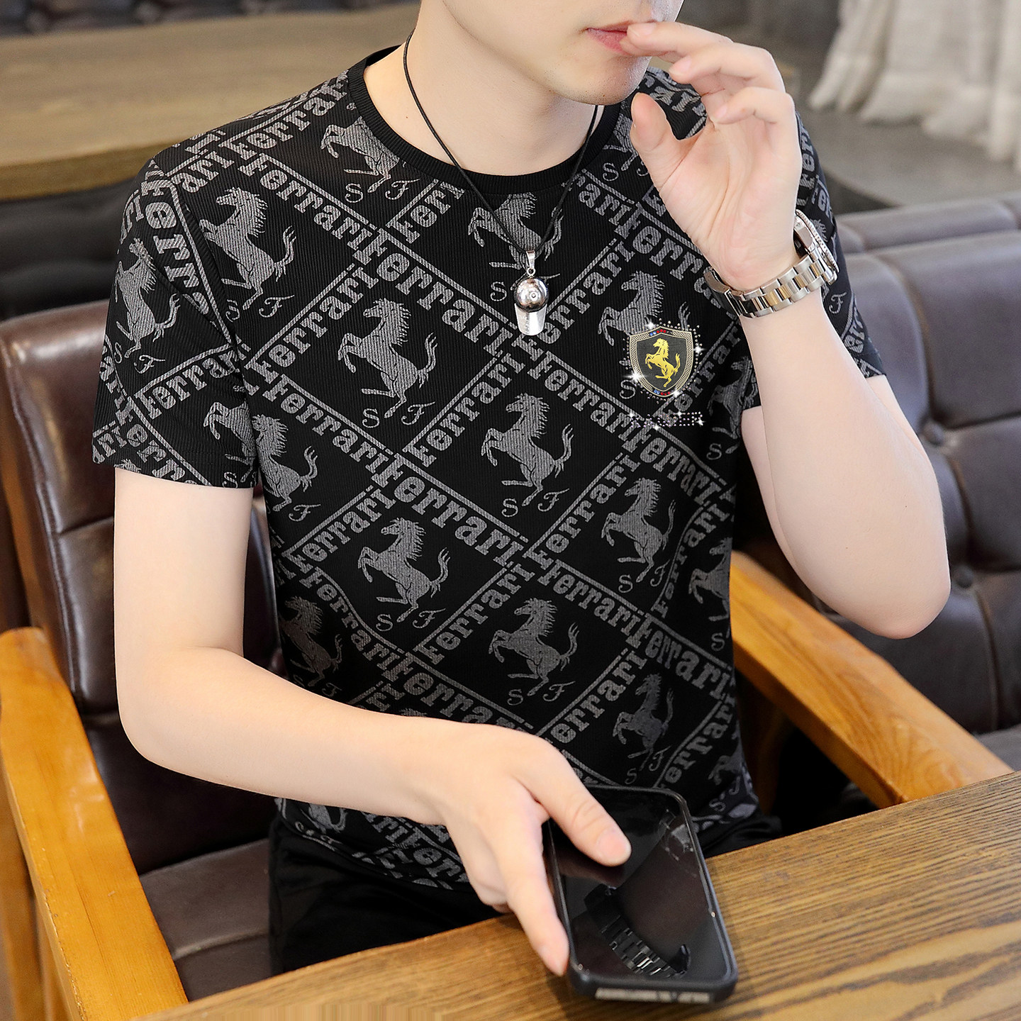 2026夏季冰丝短袖t恤男薄款速干潮牌烫钻圆领修身男士透气上衣帅