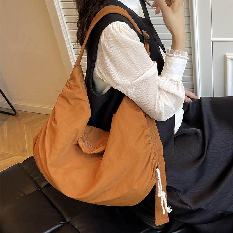 斜挎包饺子包包女式2025新款百搭休闲单肩背包大容量运动轻便小包,箱包皮具/热销女包/男包,时尚帆布包,淘宝优惠券,粉丝福利购,淘宝优惠卷