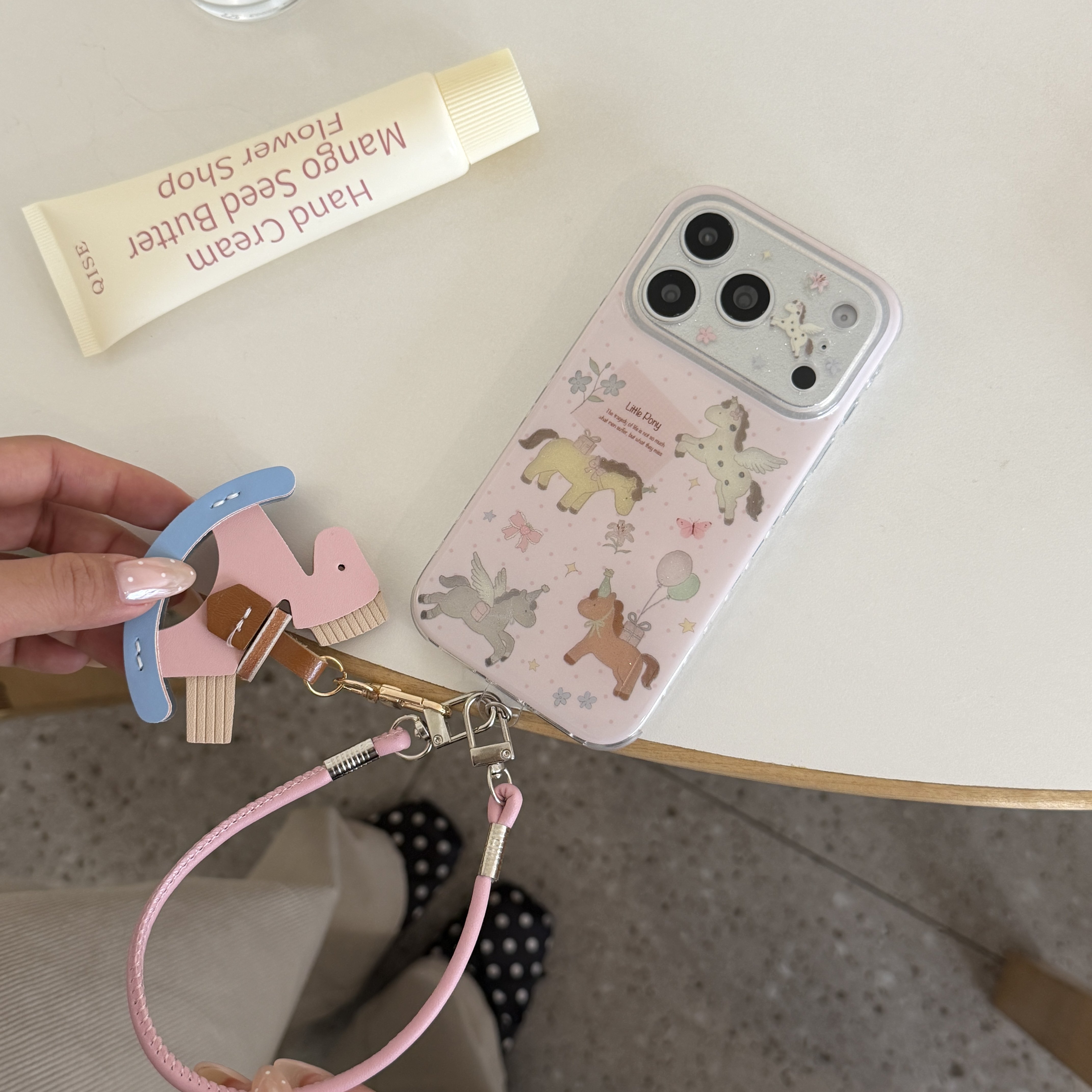 韩系淡粉色波点礼物小马适用iPhone17promax手机壳16苹果15爱心双层14气囊防摔13木马吊坠手绳手链女春2026年,3C数码配件,手机保护套/壳,淘宝优惠券,粉丝福利购,淘宝优惠卷