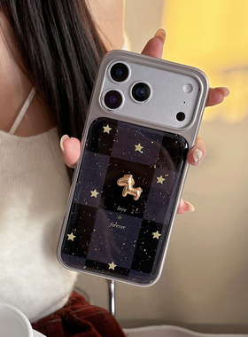 电镀滴胶金箔黑色拼接格纹立体小金马适用iPhone17promax手机壳16苹果15全包新年马年甜酷秋冬春新品爆款保护