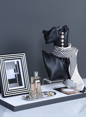 样板间衣帽间组合装饰品摆件现代轻奢风梳妆台化妆台软装搭配套装