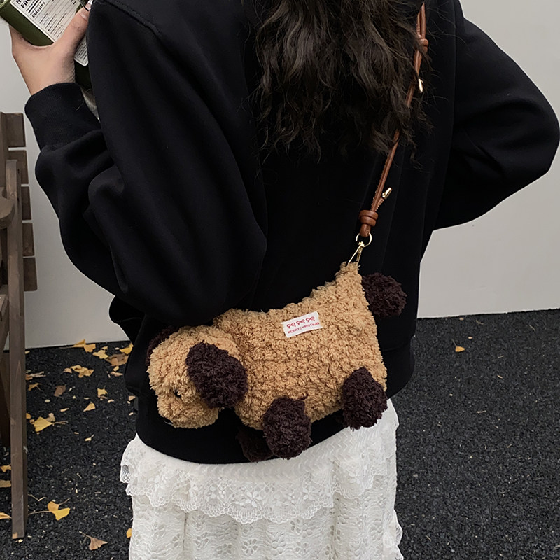 搞怪趣味可爱毛绒小狗斜挎包女毛茸包包2025新款休闲小挎包手机包