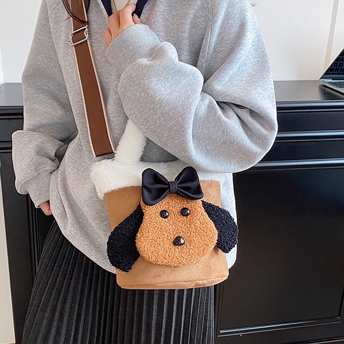 可爱小狗毛绒水桶包大容量单间