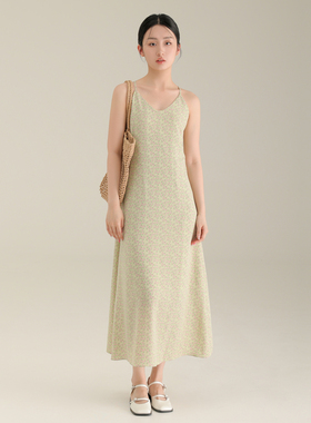 AIRIQI奥莱女装碎花吊带裙都市气质度假慵懒风V领长裙AH32LQ358