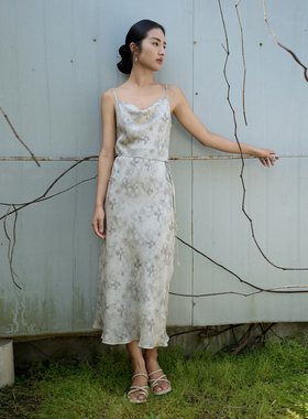 AIRIQI奥莱女装水墨吊带裙慵懒度假风显瘦气质长裙AH42LQ505