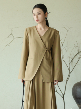 AIRIQI奥莱女装新中式西装都市通勤V领显瘦设计感西装AZ43XZ215