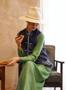 门里门外黑色拼灰色石裂纹提花立领双面穿马甲BC24QM0461A