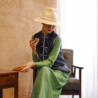 门里门外黑色拼灰色石裂纹提花立领双面穿马甲BC24QM0461A