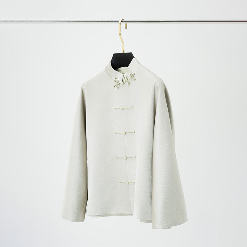 门里门外豆绿色珍珠缎复古盘扣立领外套BC25QS1215A