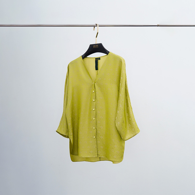 门里门外秋香绿菱形纹真丝提花上衣衬衫BR25XS0789A