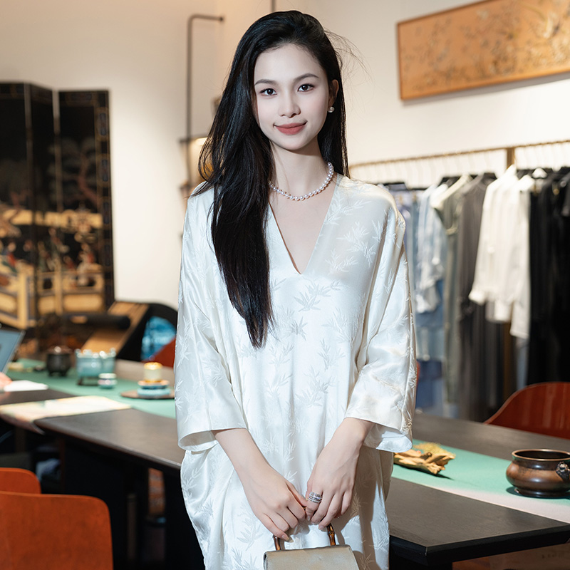 门里门外白色竹叶提花真丝连衣裙BR25CQ0574A