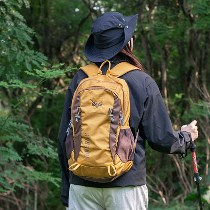 户外旅行背包女轻便2024徒步登山包30升短途旅游轻量化双肩包爬山