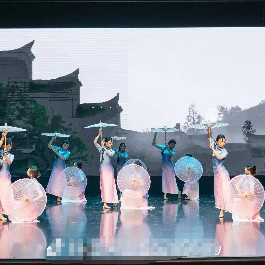 古典舞旗袍演出服釉色天青舞蹈服广场舞演出服中国风复古走秀服装