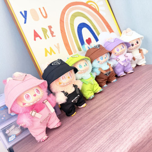 一二三代Labubu衣服挂件拉布布坐坐娃衣爆款倒三角背带裤套装潮流