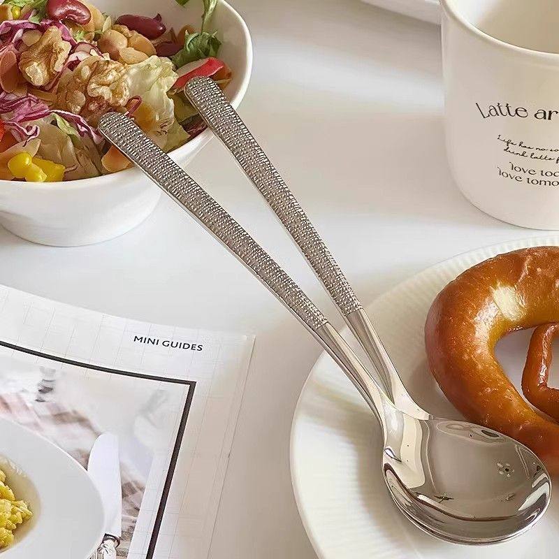 新款锤纹不锈钢勺子家用吃饭圆头勺子调羹西餐韩式长柄吃饭汤匙