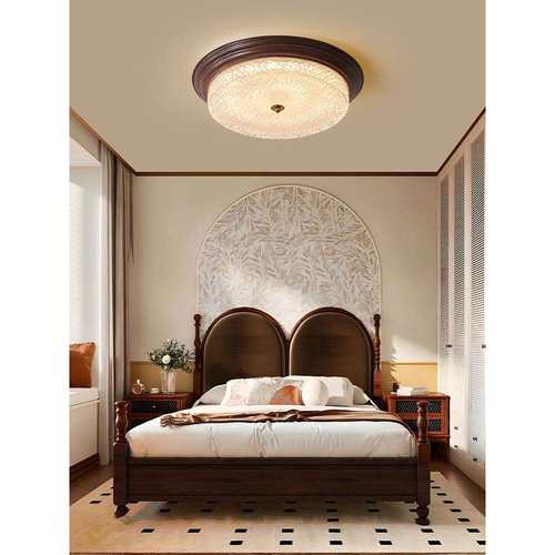 复古美式卧室灯中古风年新款吸顶灯护眼胡桃木色房间主卧灯具