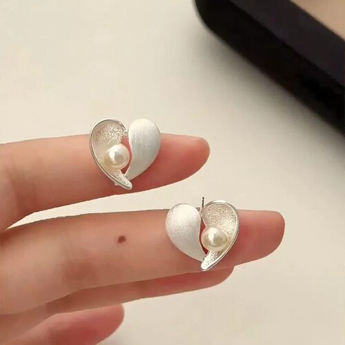 小众设计感爱心珠珠耳钉日常百搭