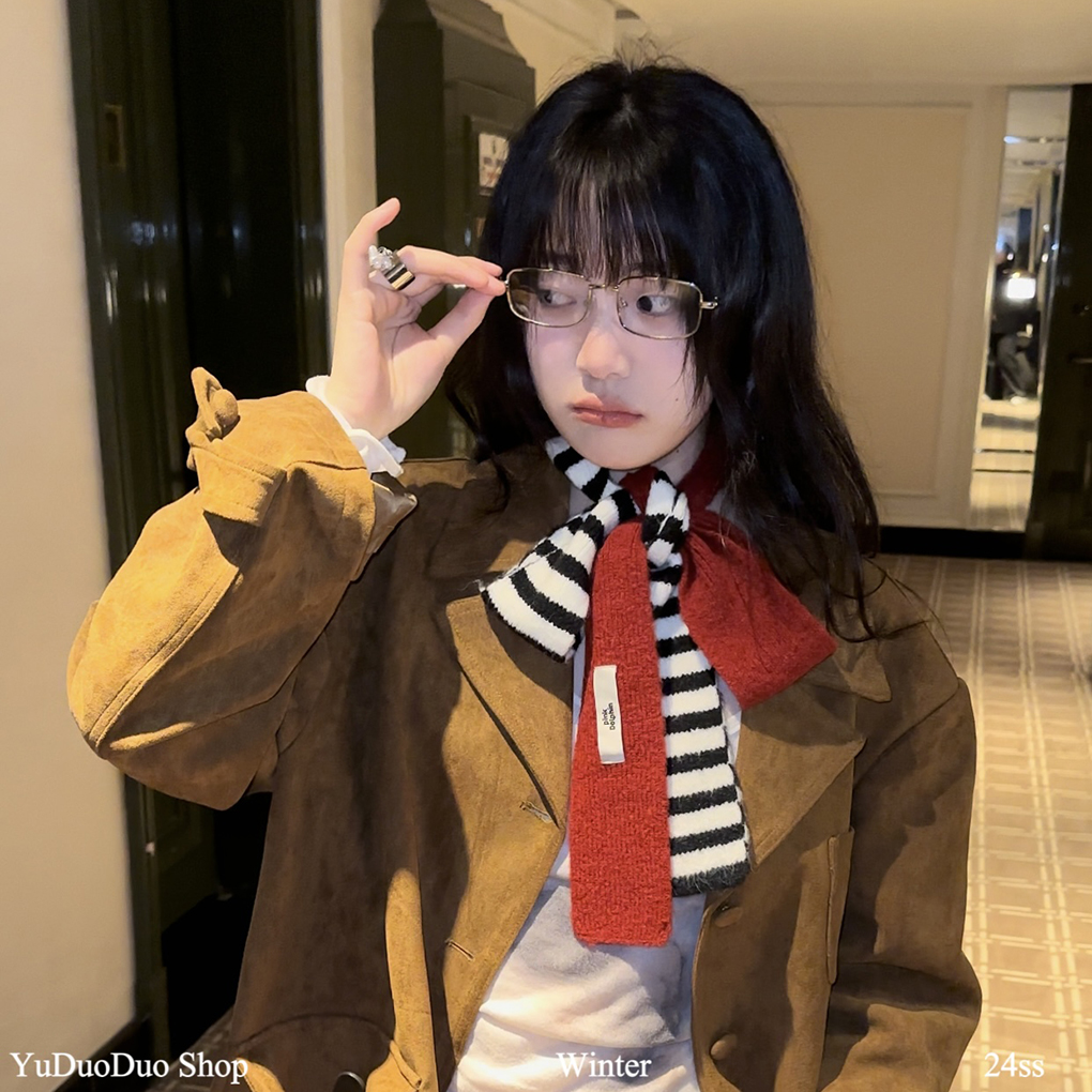 秋冬复古时髦圣诞搭配条纹细围巾