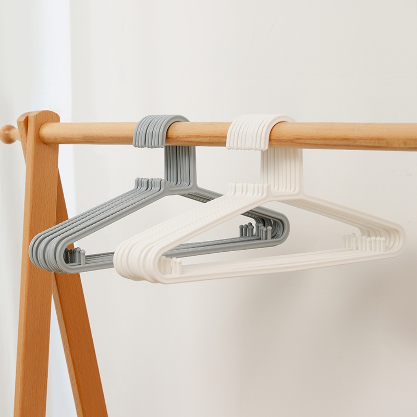 日式家用简约白色塑料衣架PP防滑衣挂加粗加厚无痕简易收纳晾晒,收纳整理,塑料衣架,淘宝优惠券,粉丝福利购,淘宝优惠卷