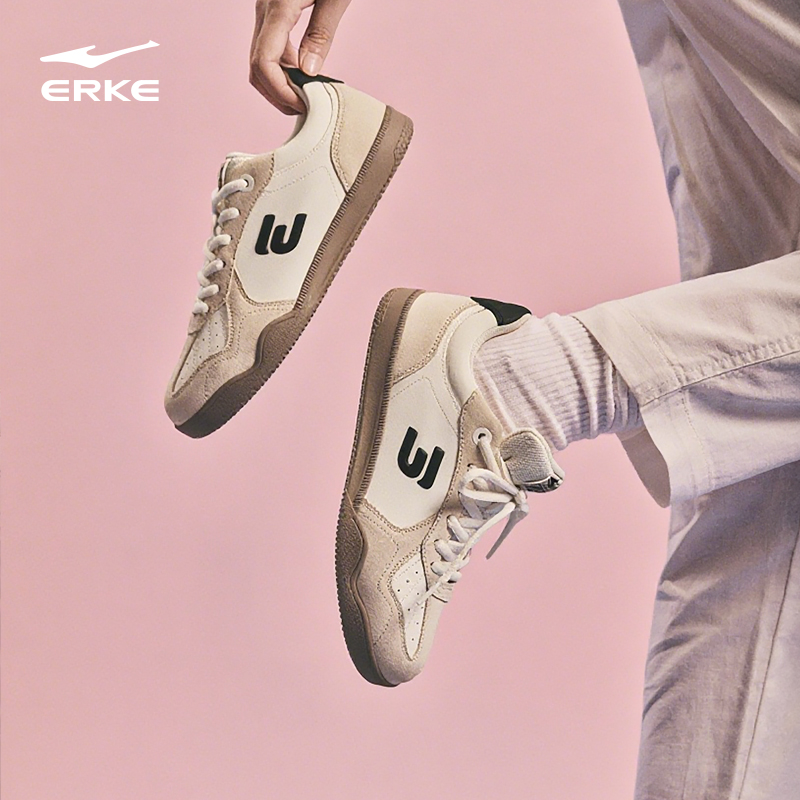 鸿星尔克灵动女鞋秋季新款复古休闲潮流德训鞋卡其色软底运动鞋男
