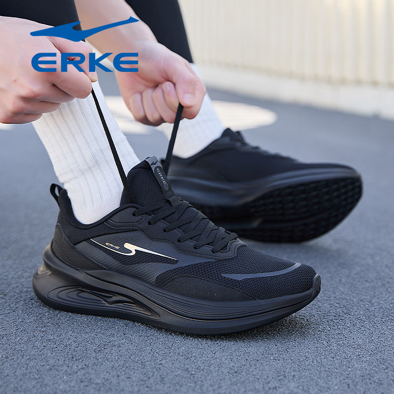 神行鸿星尔克男鞋2026春季新款黑武士全黑软底运动户外休闲跑步鞋