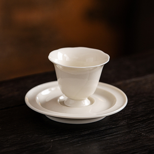 仿宋定窑白茶杯主人杯女士喝茶品茗杯花口聚香杯陶瓷闻香杯带杯垫